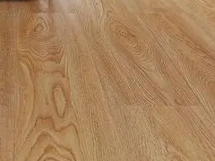 多層實木復合地板鋪裝后縫隙大聲音響怎么回事？